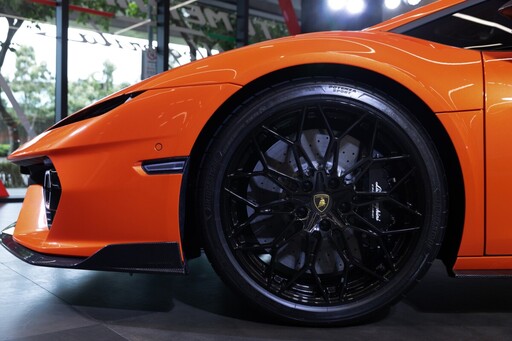 萬轉猛獸來襲!Lamborghini 輕量混動超跑 Alleggerita 正式登台
