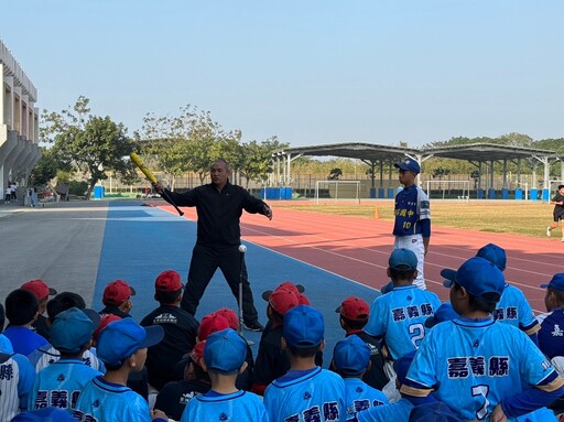 職棒球星張泰山現身東石國中 分享棒球心路歷程