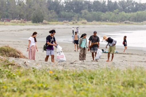 Vast十週年環島衝浪永續之旅 齊聚漁光島淨灘、享受衝浪 造訪台灣之光