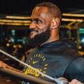 影/《NBA》「詹皇」賣老命砍全場最高32分 湖人險勝國王取三連勝