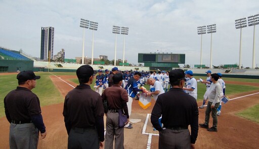 影音/明治神宮野球大會優勝隊青山學院與高雄大學 澄清湖球場友誼交流賽