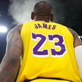 影/《NBA》「詹皇」首節上演驚人拉桿高光暴扣 湖人後繼無力讓獨行俠終止五連敗