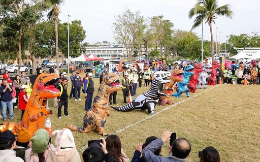 2025高雄富邦馬拉松開跑！最速恐龍爭霸賽熱鬧登場