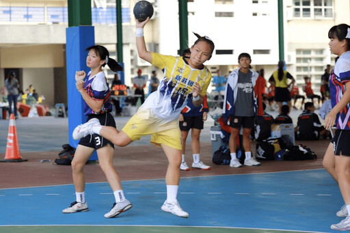 新北手球女隊大滿貫 新莊、漳和國中勇奪三冠榮耀全國