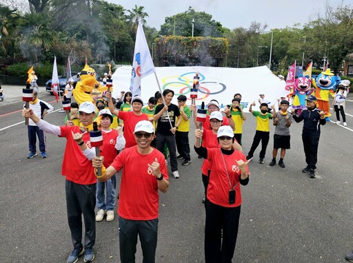 六堆運動會引燃聖火 在地民眾用單車陪同遶境客庄