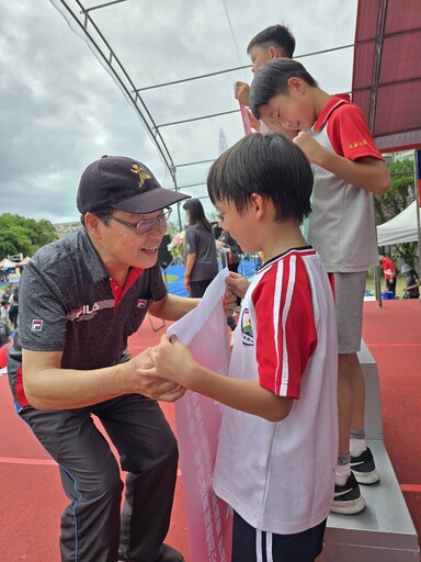 東華附小75週年校慶運動會熱鬧滾滾 親師生歡慶新穎運動場啟用