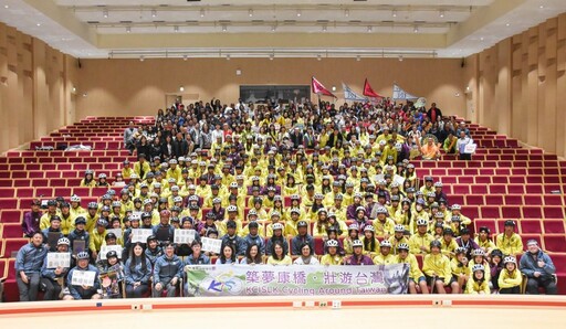 康橋300名學生挑戰945公里環台行 以單車寫下16歲成年禮