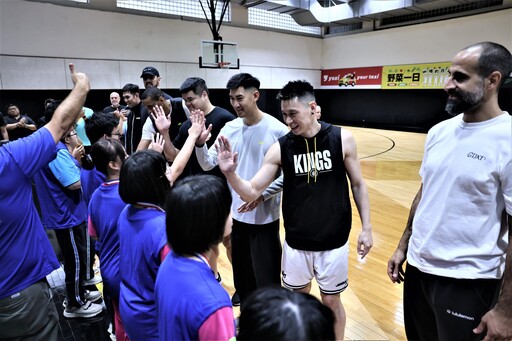 投出自信三分球 新北國王隊指導特教生 實踐運動平權閃耀光芒