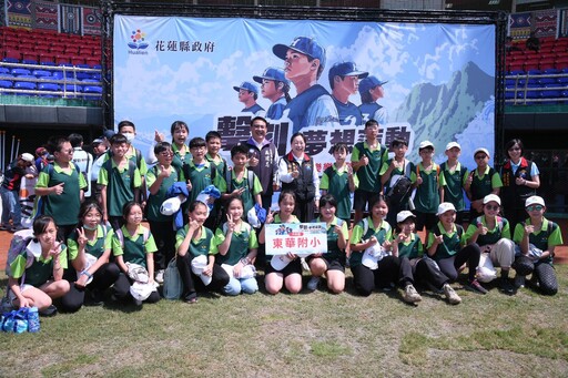 普及化運動樂樂棒球全國決賽 徐榛蔚開球【夢想蓮動】