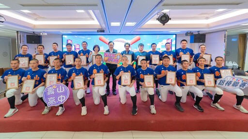 棒球小將發光 張善政頒獎表揚 勉勵選手持續為桃園爭光