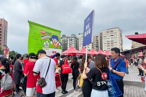 乖乖巨型扭蛋機助陣味全龍「甜點派對女孩日」球場變身夢幻打卡勝地