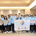 侯友宜勉勵「新北小紀政」林子婕 國際少年運動會代表隊授旗 挑戰全球新秀