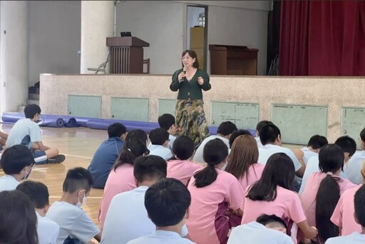 劉程恩化身健康大使 鹽埔國中「FIT動起來」全面升級