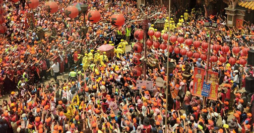 白沙屯媽祖粉紅超跑今駐駕溪湖糖廠 創首次進觀光區與糖廠紀錄