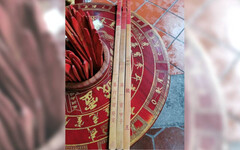 拜拜被塞籤詩竟是「下符」！ 命理專家教你一招返還