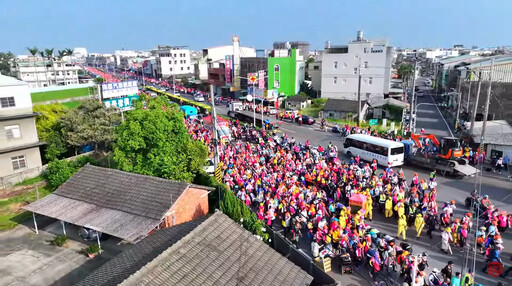 白沙屯媽祖急轉彎找六房媽 「停駕休息」空拍壯觀人海曝
