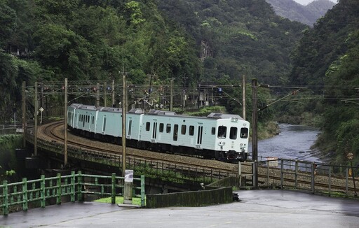 馬卡龍「海風號」觀光列車夏季路線即將啟航！全新海景路線＋秘境、米其林星廚指定甜點餐食搶先看