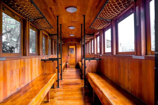 阿里山林鐵攻略 櫻花季體驗檜木車廂、櫻吹雪魅力！