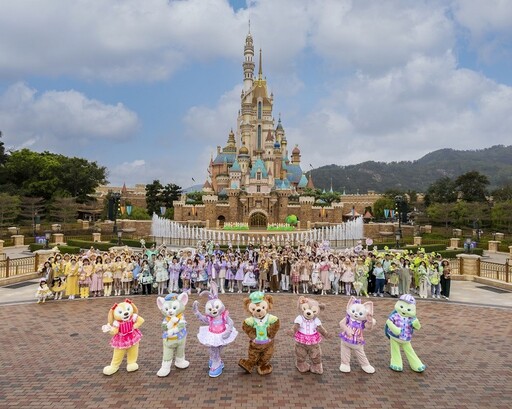 香港迪士尼參加達菲與好友萌派對 吃萌系美食、住萌粉房間、穿粉色衣飾應援