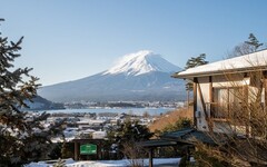 日本「豪華露營」推薦！自備露天浴池、近觀富士山美景、位於一級賽道內