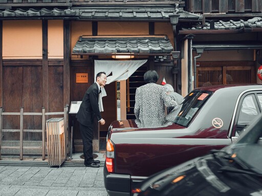 周有煦透過「觀察」發現隱藏城市中的美景！帶你一起去京都體驗「不設限」的街拍風格
