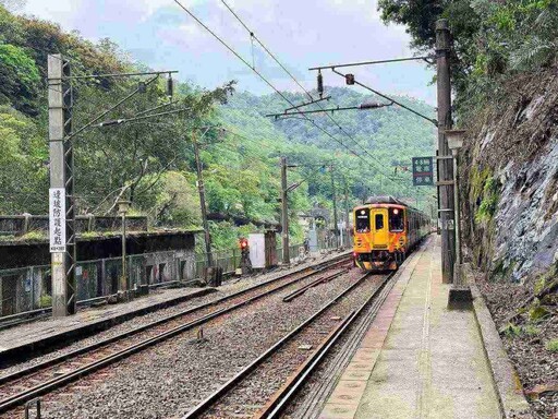 秋遊東北角四大攻略： 徜徉芒花海、沉浸美人湯、大啖貢寮鮑、漫遊老城鎮