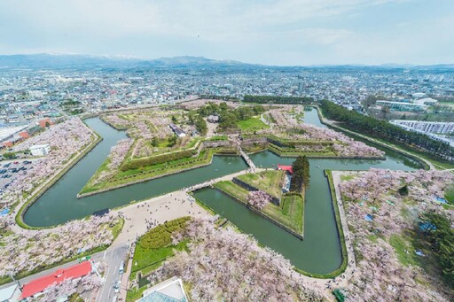 旅天下雙12挑戰市場最低價！12/12機票、跟團買1送1，日本函館賞櫻、東北樹冰、韓國釜邱5日11,212元起