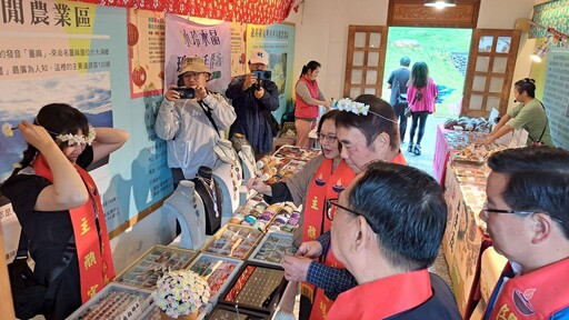 客家大院飄浪漫「四月雪」! 鍾東錦邀遊客賞桐嚐新住民美食