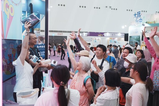 啦啦隊女孩攜熊讚嗨翻臺北館 高雄國際旅展邀你一起臺北趴趴GO!