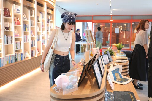 基隆塔「鳶 Milvus」正式啟用 打造全台首座高空氣味書店