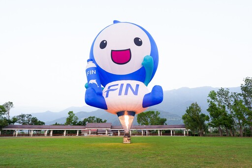 熱氣球嘉年華7/5登場 30公尺超萌巨星「FIN水寶」搶眼亮相