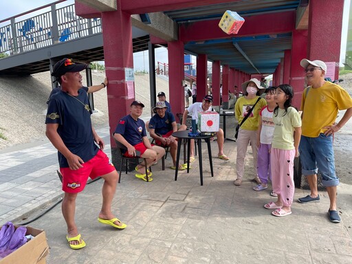 戲水不忘安全 大安濱海樂園防溺宣導民眾熱烈響應