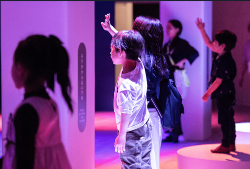 炎夏東京新玩法 室內樂園避暑彈跳床 空中繩索 攀岩牆盡情放電 博物館內還有天文台飽覽星空投影寓教於樂 大人小孩不亦樂乎