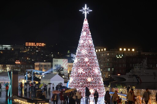基隆400璀璨點燈!全球人氣鯊魚先生照亮港灣
