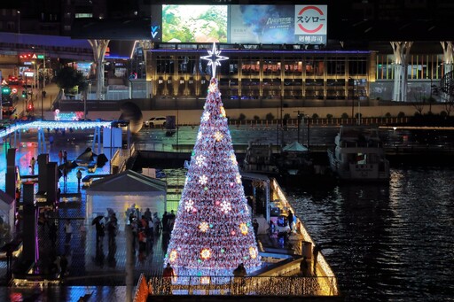 基隆400璀璨點燈!全球人氣鯊魚先生照亮港灣