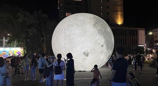 鐵花燈之祭第二季璀璨星際！來台東白日賞球夜晚賞燈