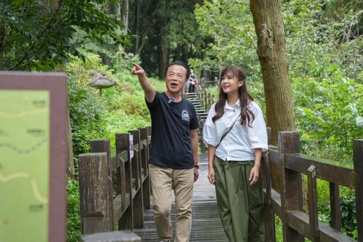 翁章梁x超人氣主播王淑麗 帶玩阿里山小火車奮起湖老街