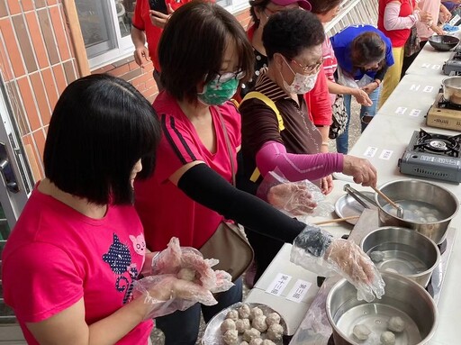 遊客探索好美里漁村 食魚懂魚愛上虱目魚