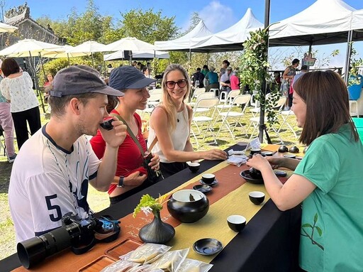 秋遊隙頂茶香與雲海共舞 阿里山茶區漫步雲端品味自然之美