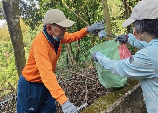 讓遊客有個舒適乾淨旅遊環境 走淨關子嶺西拉雅與登山會做伙淨山