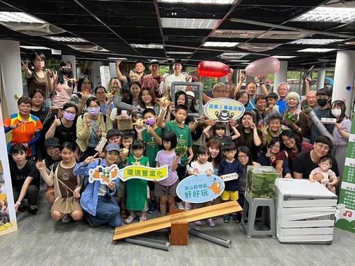 2米高漂流木狐獴現身！壽山動物園熱點 打造萌系迎賓地標