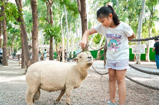 親子同遊最佳選擇「咩咩上樹萌寵樂園」近距接觸可愛水豚