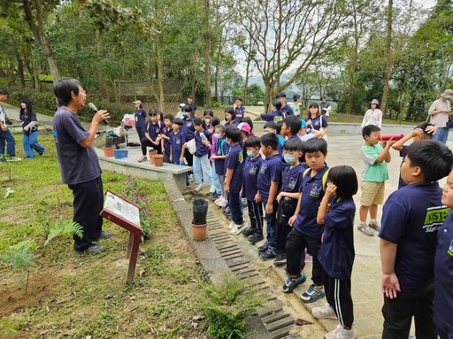 偕同關子嶺在地學校及社區種植民俗植物 西拉雅傳承文化知識