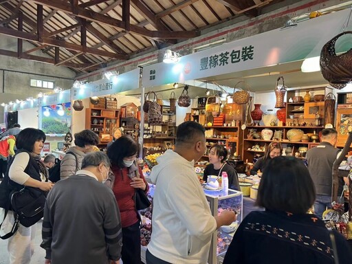 高山茶都盛會開展 270度全景投影打造沉浸式茶文化體驗