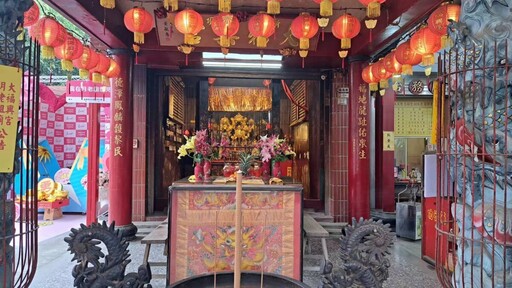 嘉市大福興宮古式拋繡球招親大會 擲筊比賽白沙屯媽祖神轎進駐