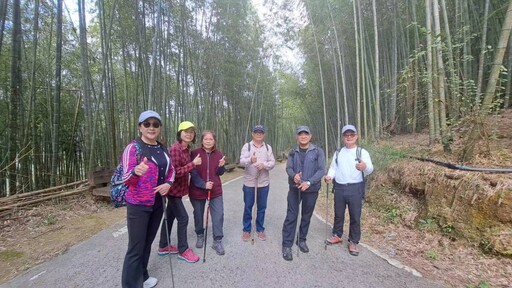 瑞里山區歐式城堡高帝園茶業民宿 「女茶王」為您奉茶歡迎賞紫藤花螢火蟲