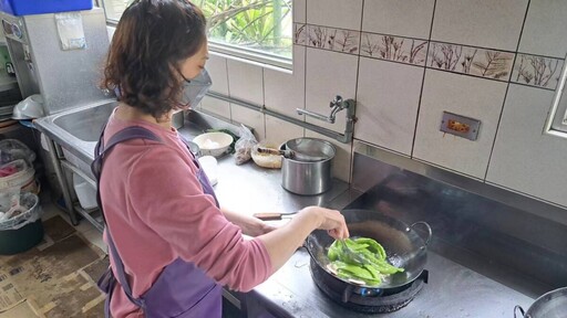 瑞里蕙茗園户外餐廳無菜單料理 遊客賞花享美食