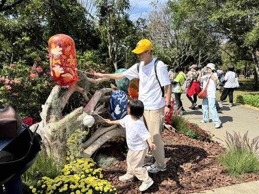 把握溫暖春日訪杜鵑花季 大安森林公園花海新地標 安森之冠日夜風貌迥異均亮眼