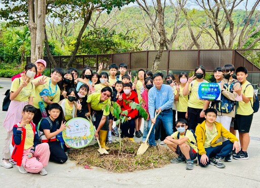 親子植樹趣 壽山動物園播下環教種子