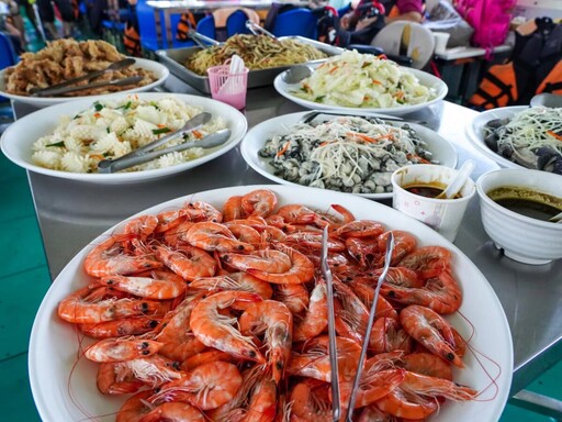 嘉義海線玩到飽 吃蚵出海玩沙灘一次滿足